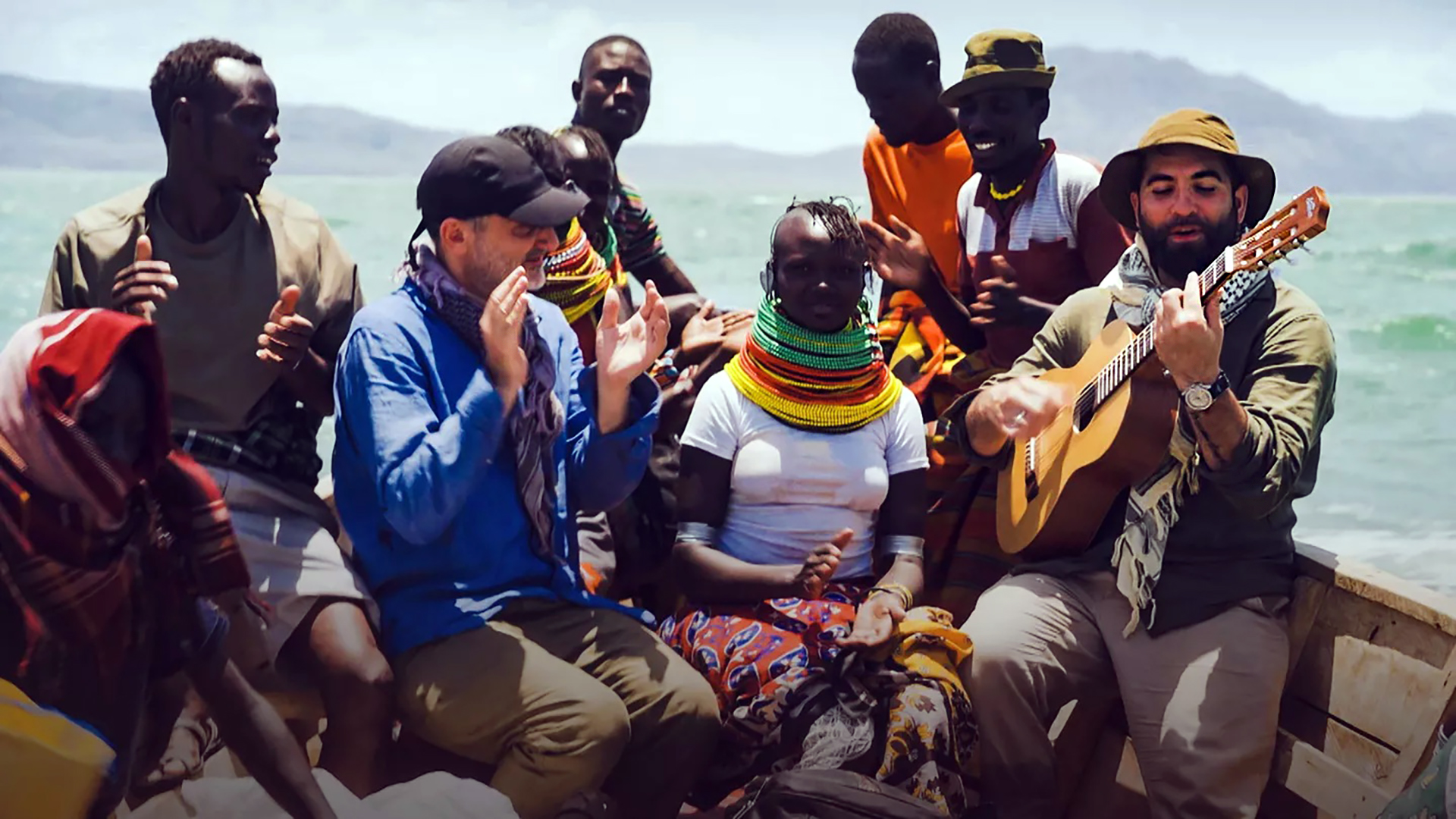 Rendez vous en terre inconnue avec le chanteur Kendji Girac chez les Turkana au Lac Turkana	au Kenya  .